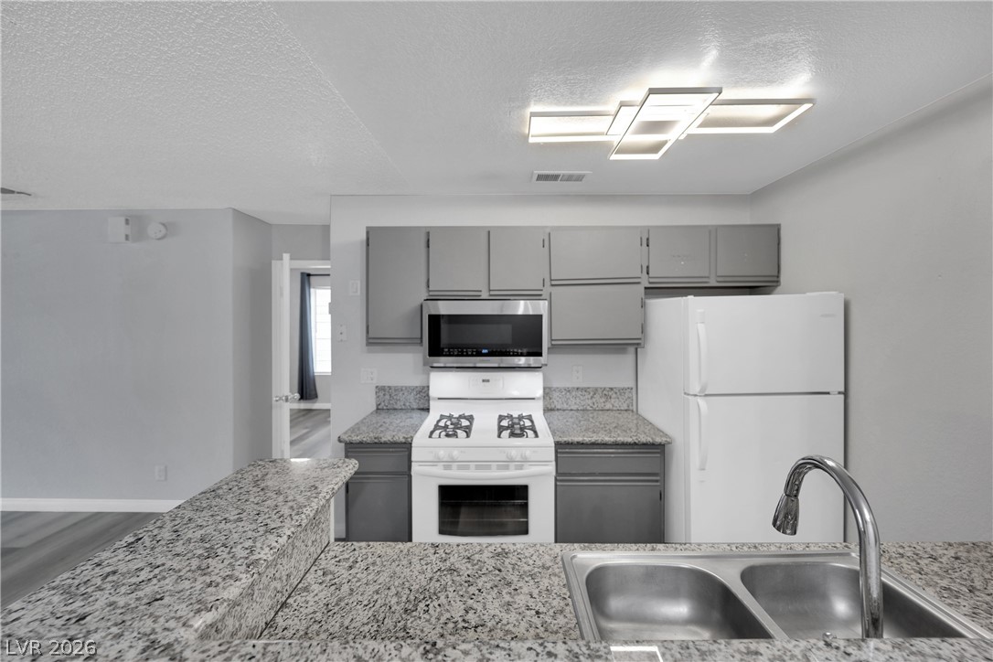 2200 South Fort Apache Road 2041 Property Photo 11