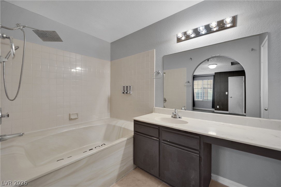 2200 South Fort Apache Road 2041 Property Photo 16