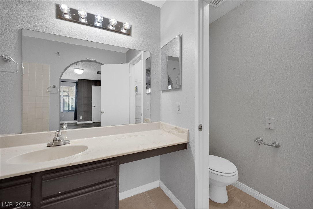 2200 South Fort Apache Road 2041 Property Photo 17