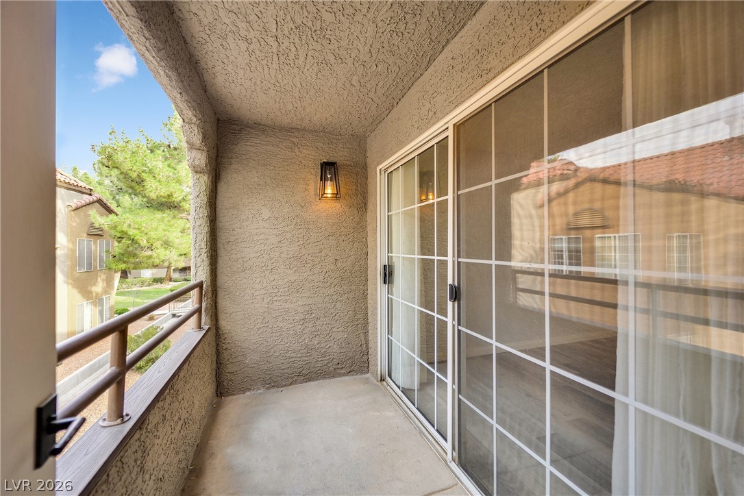 2200 South Fort Apache Road 2041 Property Photo 21