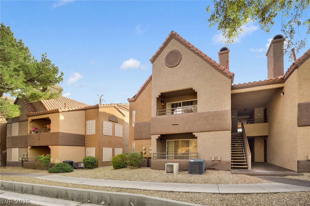2200 South Fort Apache Road 2041 Property Photo 24