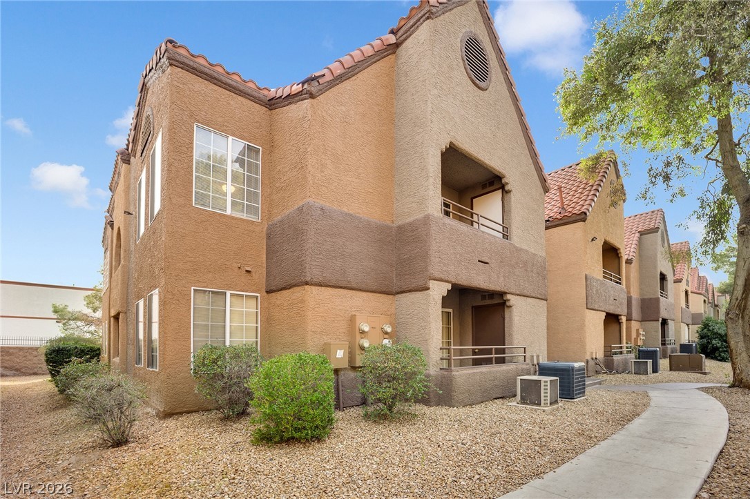 2200 South Fort Apache Road 2041 Property Photo 25