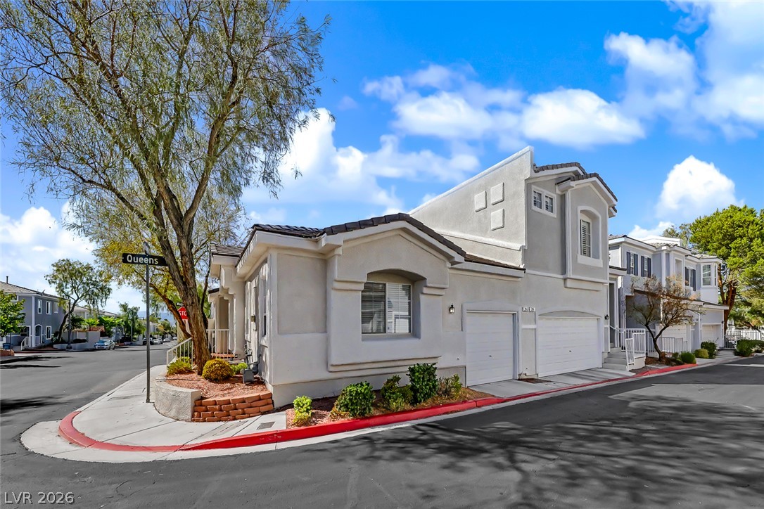 259 Queens Court Property Photo 2