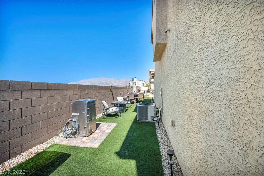 2594 Canary Yellow Court Property Photo 5