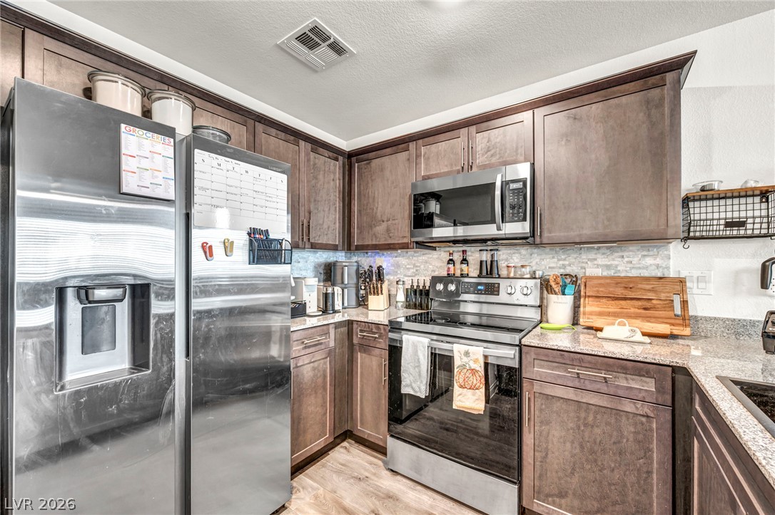 2594 Canary Yellow Court Property Photo 12