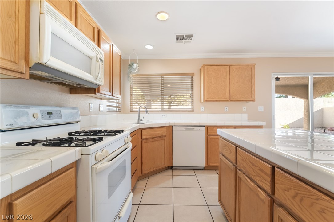 884 Sweeping Vine Avenue Property Photo 13