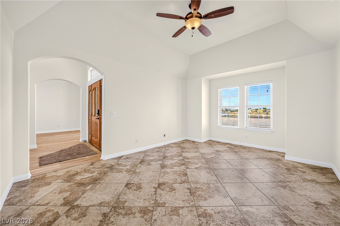 1371 East Elderberry Street Property Photo 6