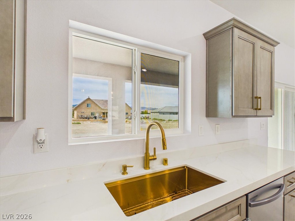 6680 South Raintree Court Property Photo 8