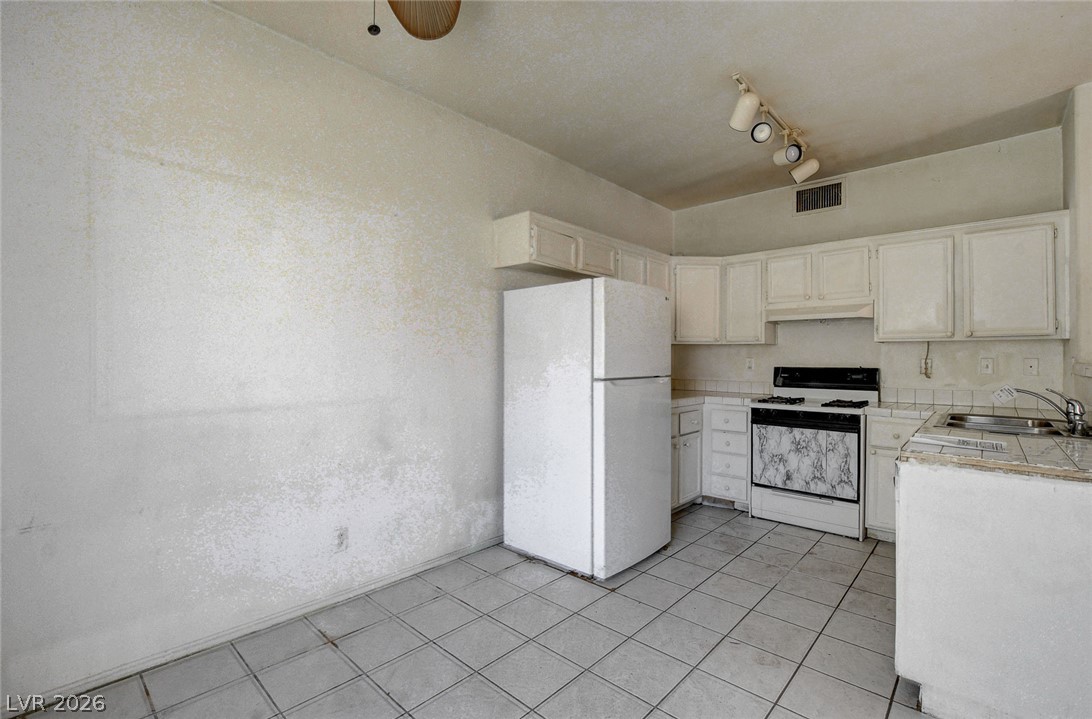 2110 Los Feliz Street 1023 Property Photo 11