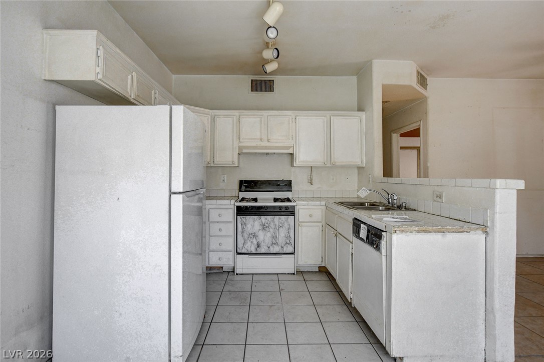 2110 Los Feliz Street 1023 Property Photo 12
