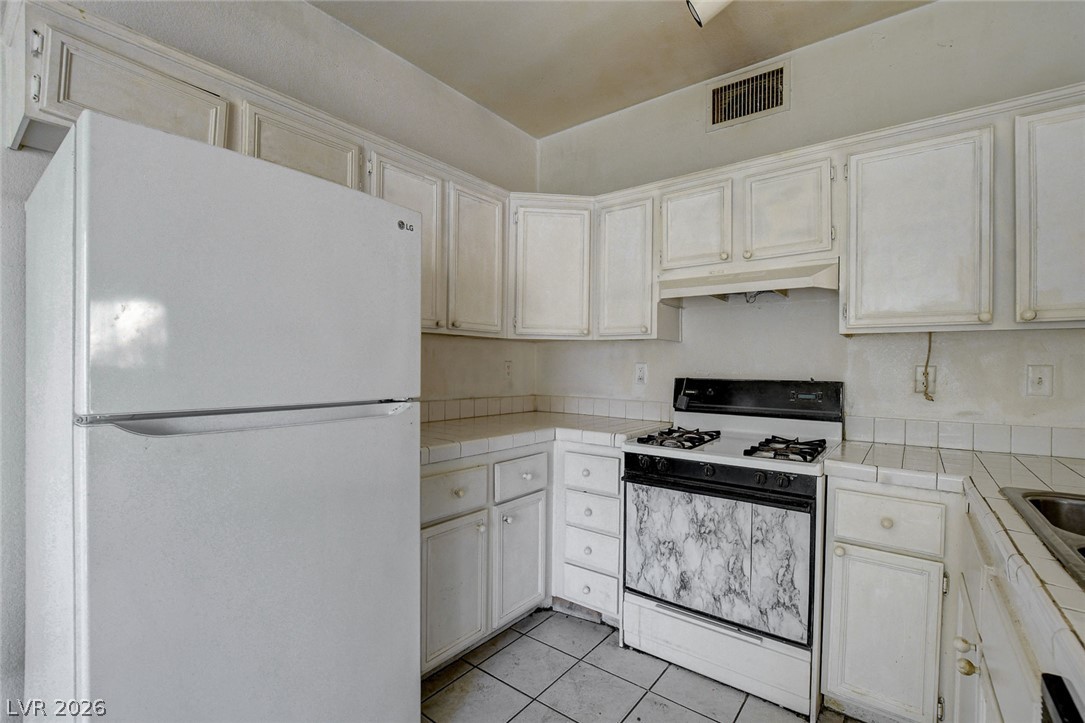 2110 Los Feliz Street 1023 Property Photo 14