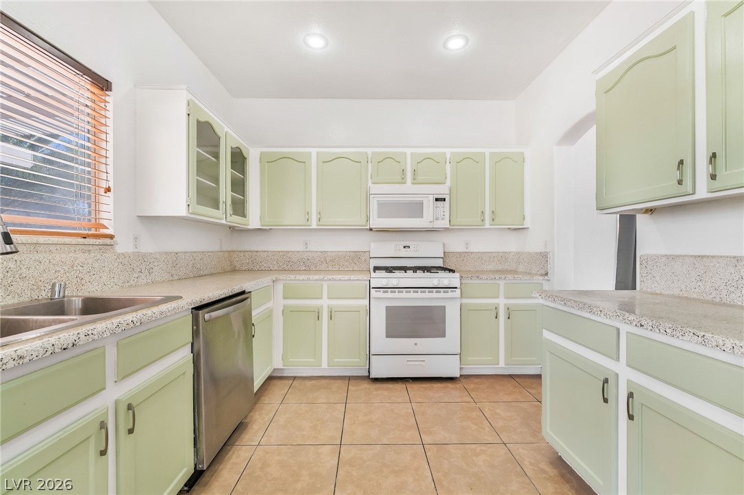1354 Silver Knoll Avenue Property Photo 6