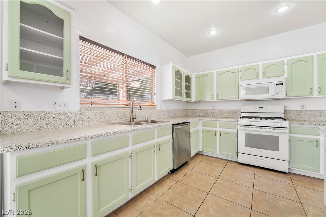 1354 Silver Knoll Avenue Property Photo 7