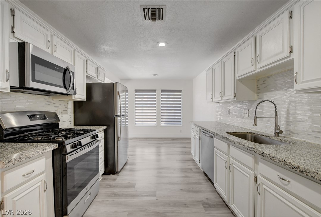 4049 Chalfont Court Property Photo 1