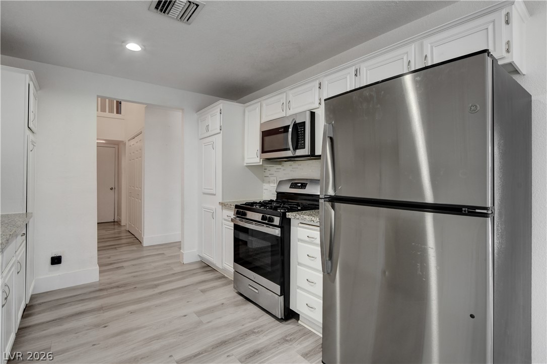 4049 Chalfont Court Property Photo 8
