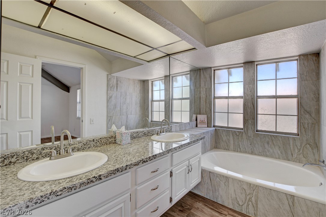 4049 Chalfont Court Property Photo 16