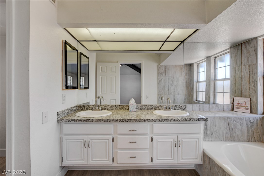 4049 Chalfont Court Property Photo 18