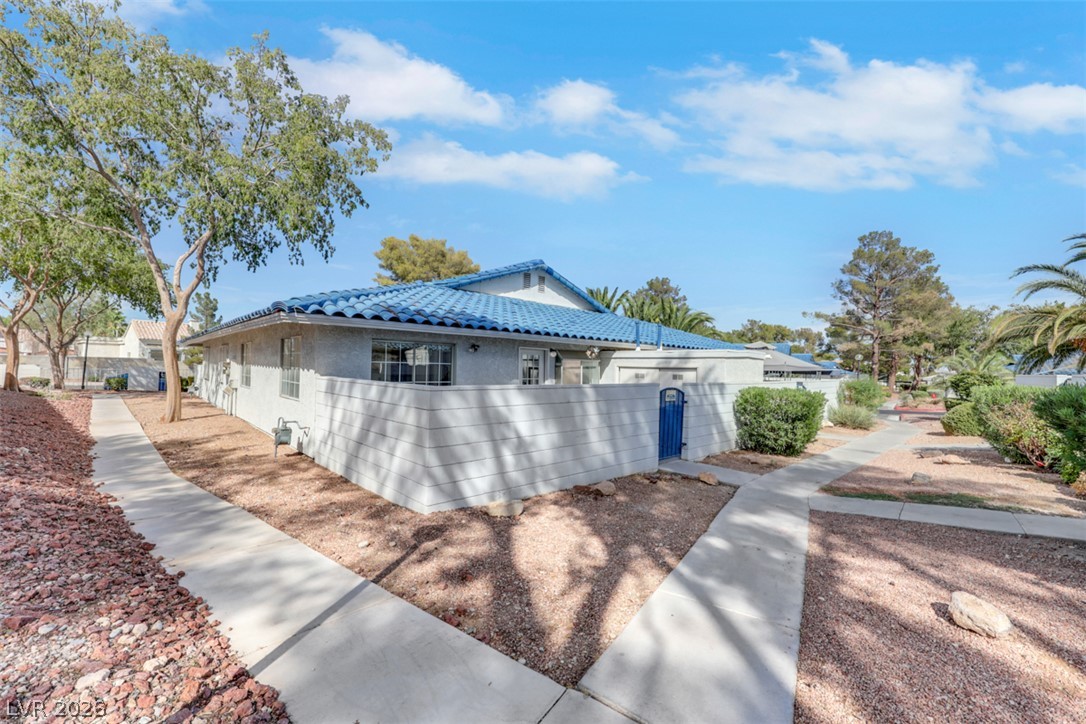 2137 Petersham Court C Property Photo 2