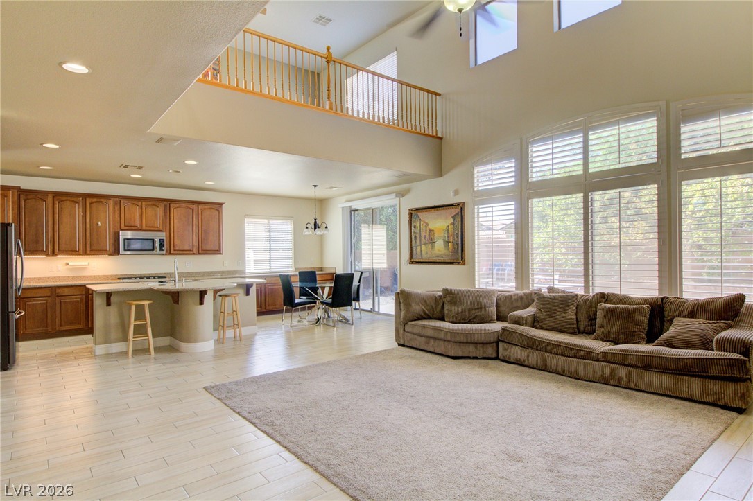8925 Monte Oro Drive Property Photo 4