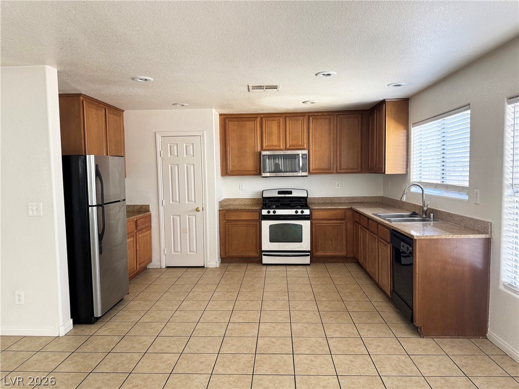 102 Gilliflower Avenue Property Photo 4