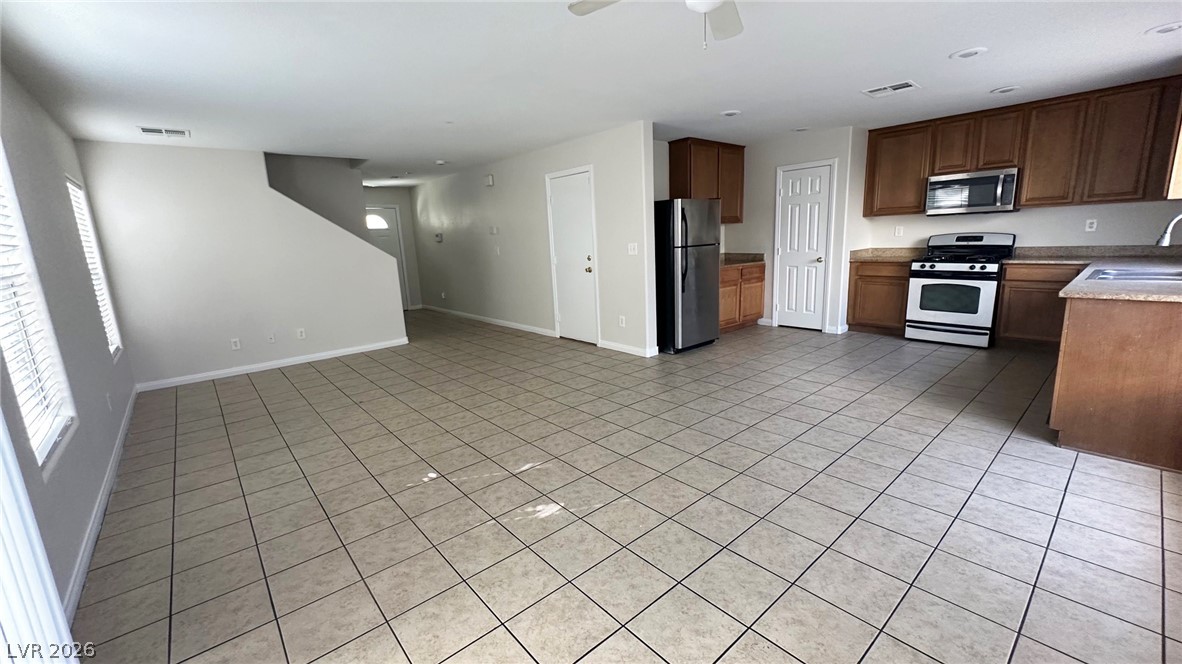 102 Gilliflower Avenue Property Photo 5