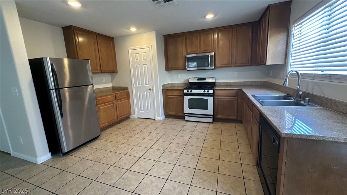 102 Gilliflower Avenue Property Photo 6