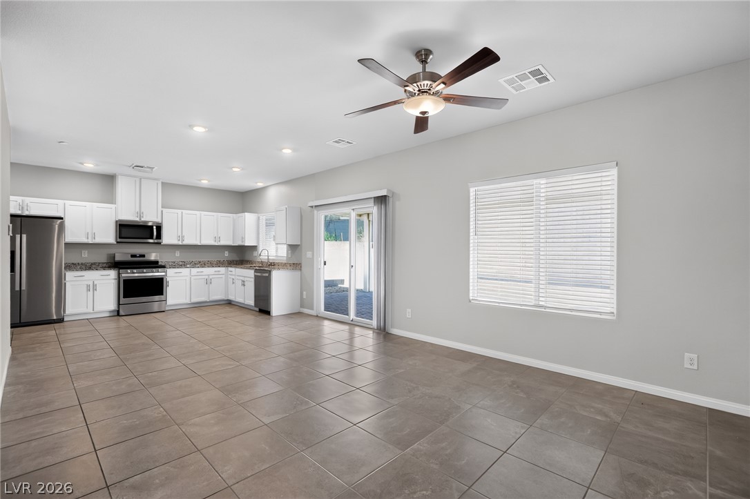 371 Scarlet Pine Court Property Photo 3