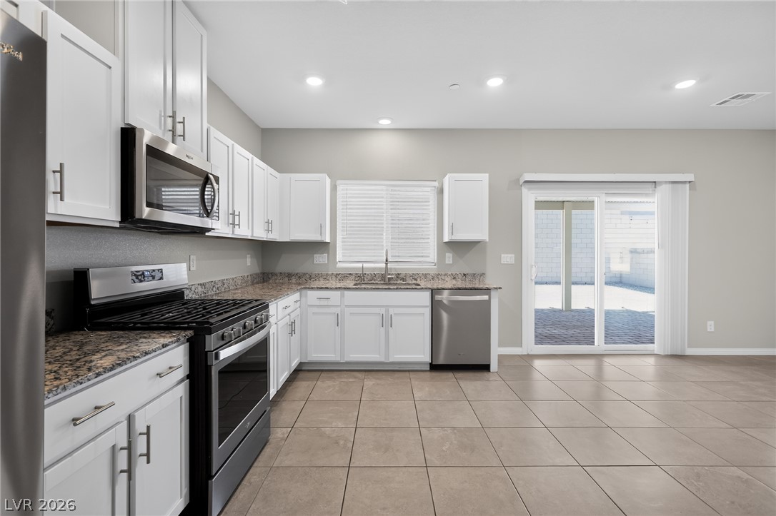371 Scarlet Pine Court Property Photo 4