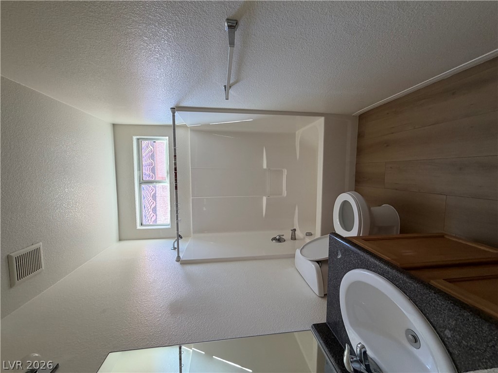 8130 Amy Springs Street Property Photo 32