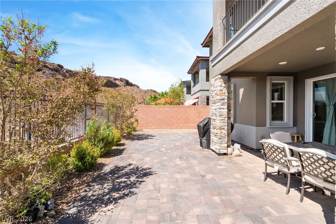 37 Strada Moscato Property Photo 11