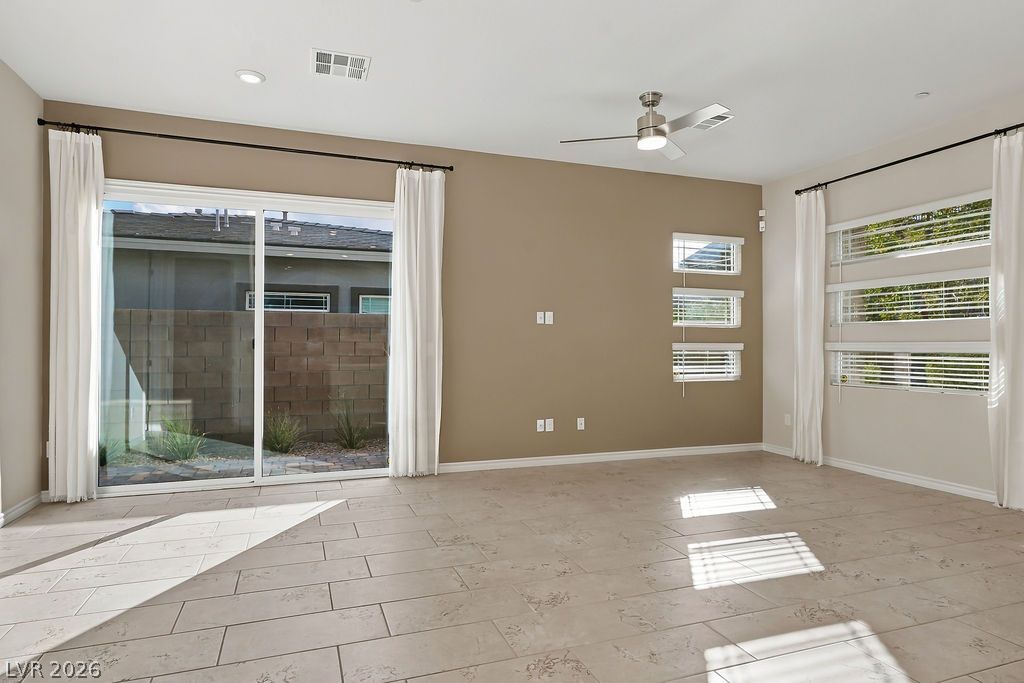 929 Silverfir Court Property Photo 11