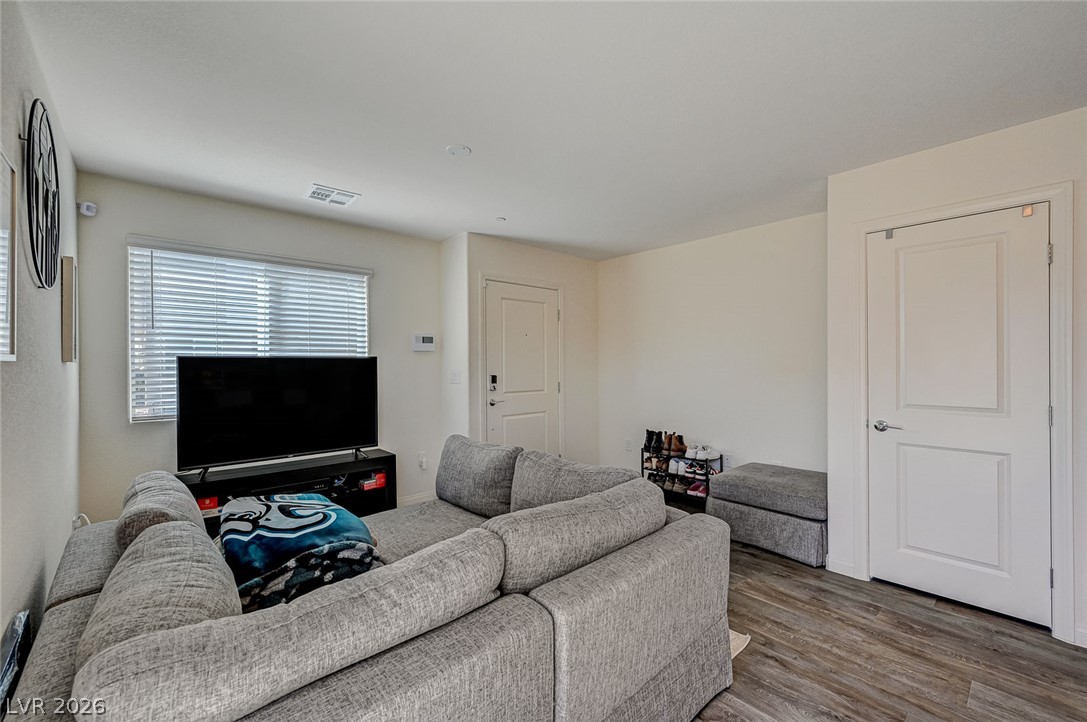 2774 Champagne Gold Avenue Property Photo 7