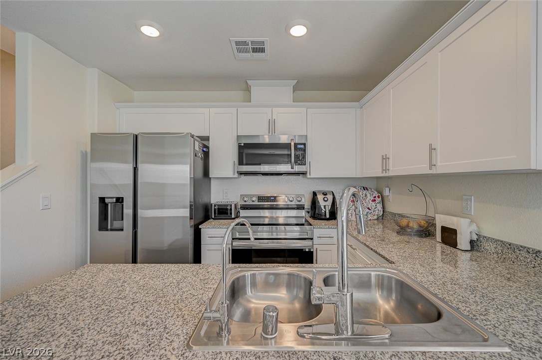 2774 Champagne Gold Avenue Property Photo 14