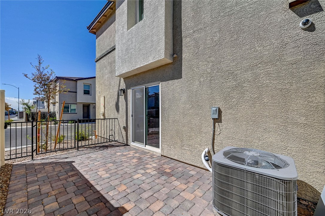 2774 Champagne Gold Avenue Property Photo 27