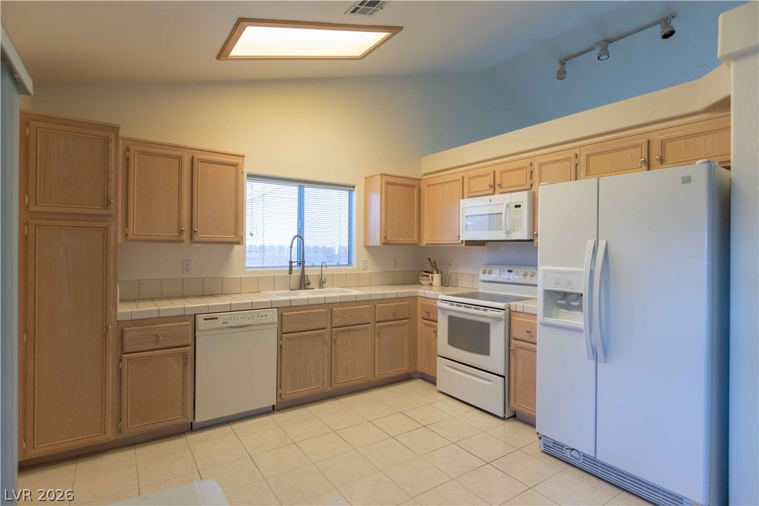 401 Honeysuckle Lane Property Photo 15