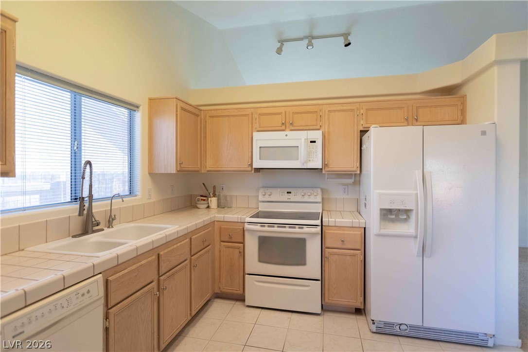 401 Honeysuckle Lane Property Photo 16