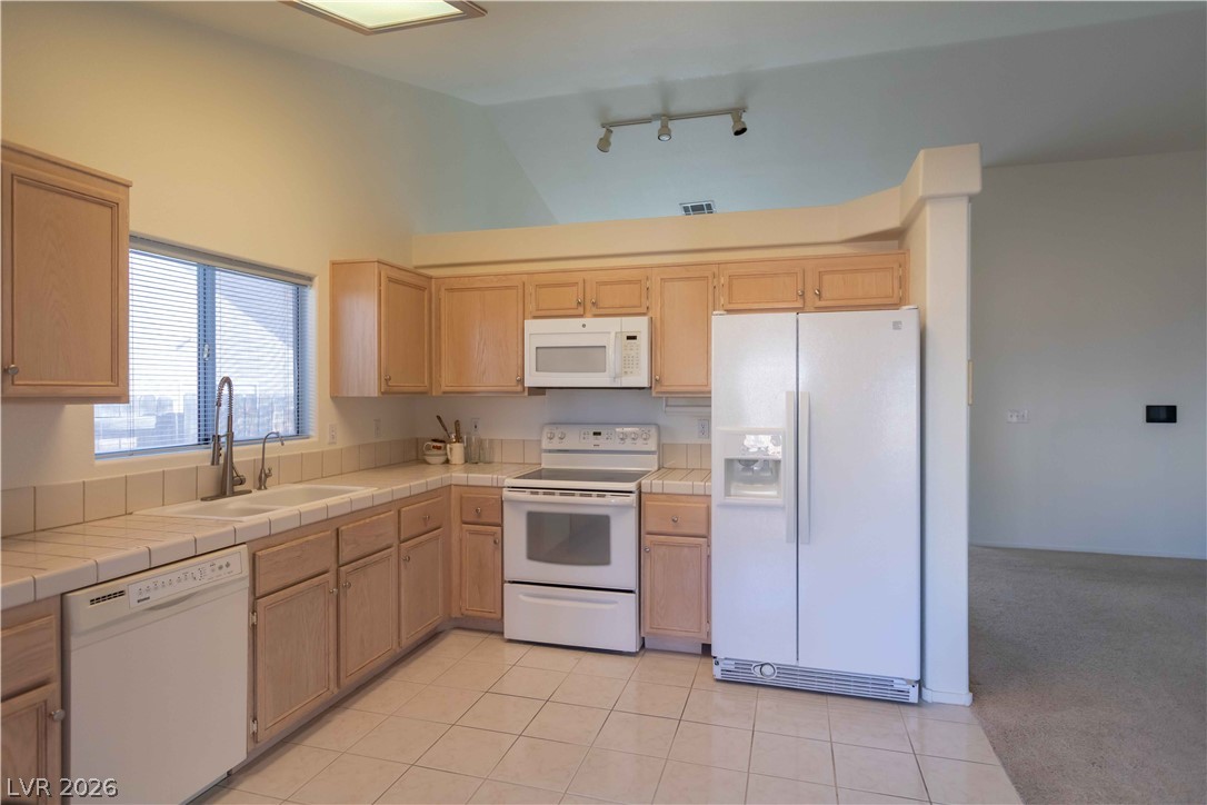 401 Honeysuckle Lane Property Photo 17