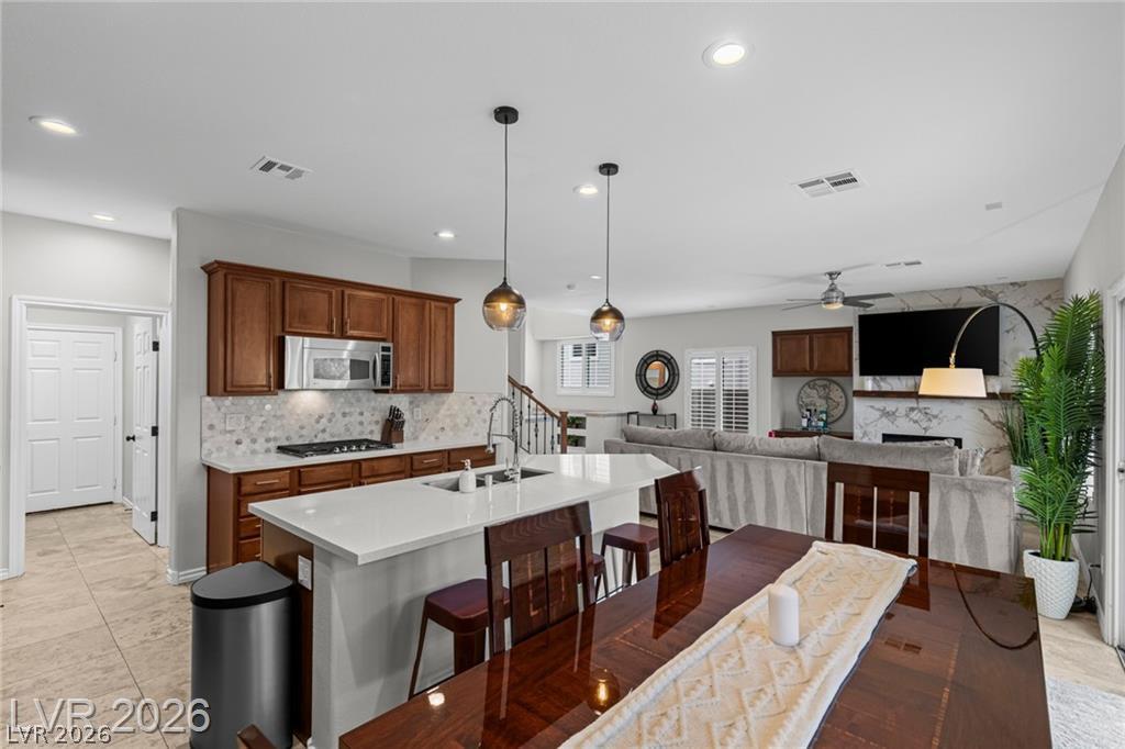275 Spectacular Street Property Photo 5