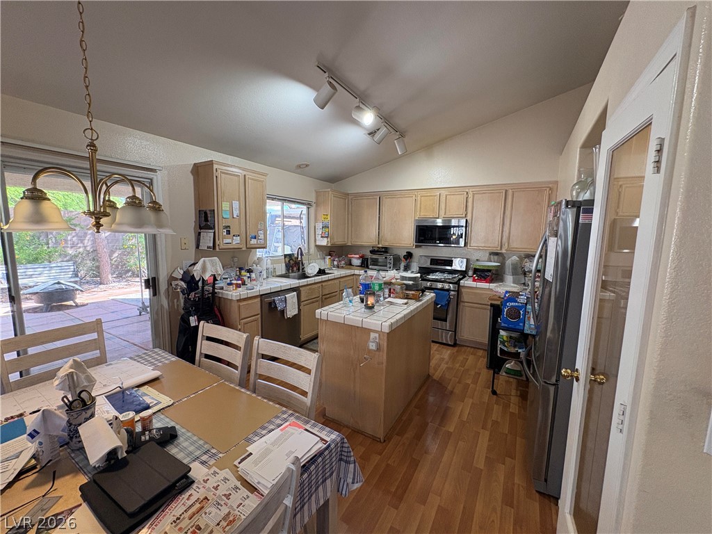 5104 Rancher Avenue Property Photo 5