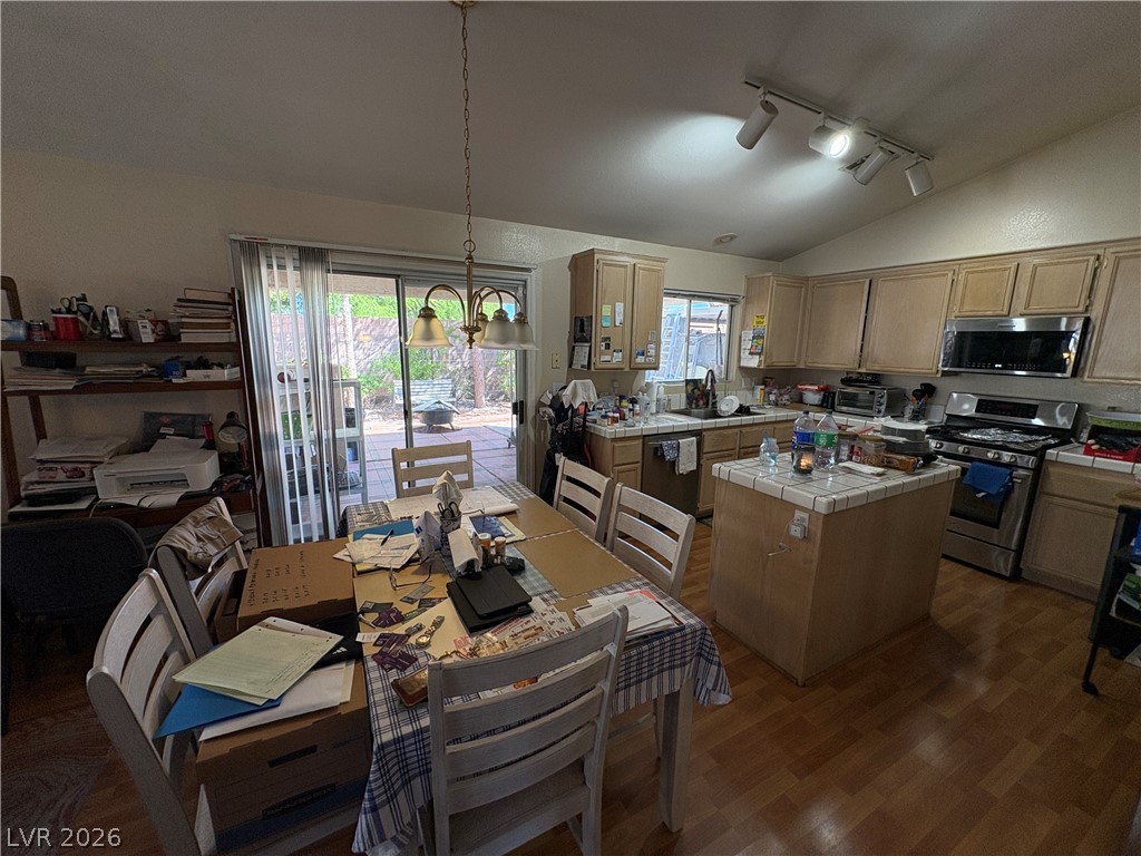 5104 Rancher Avenue Property Photo 6