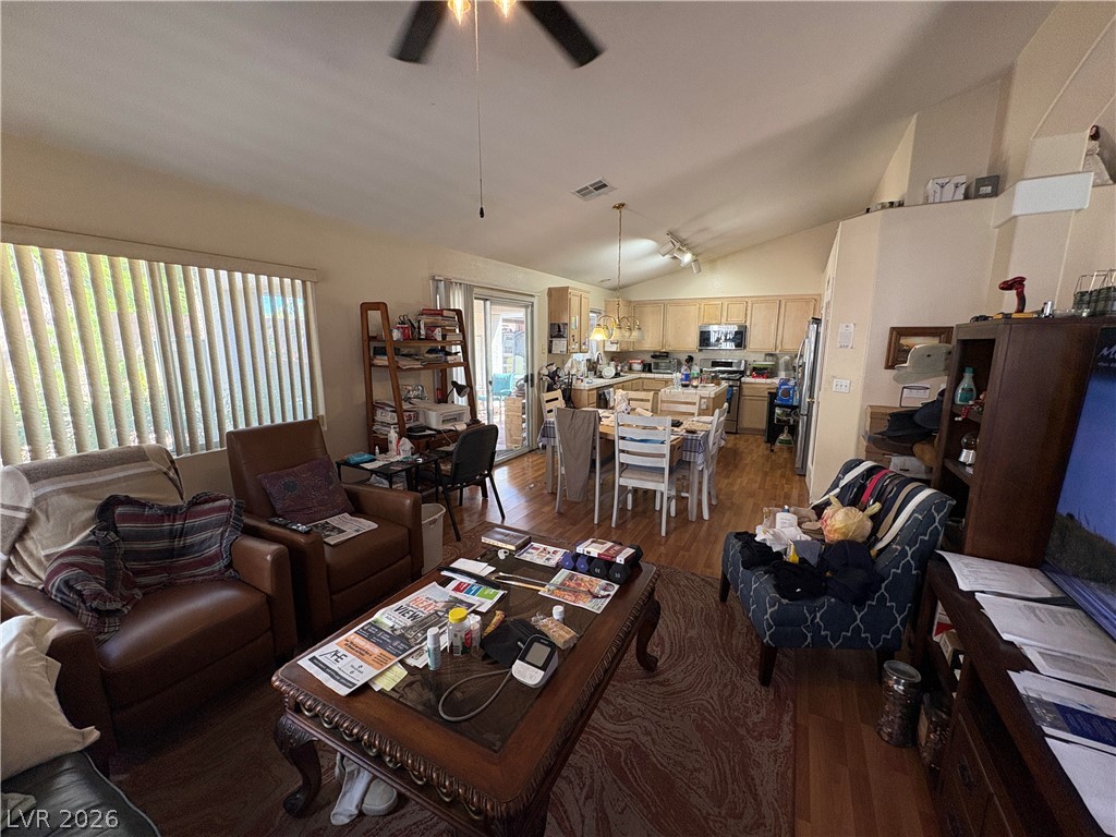 5104 Rancher Avenue Property Photo 8