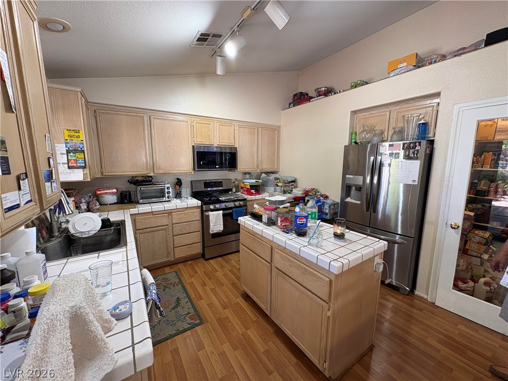 5104 Rancher Avenue Property Photo 9
