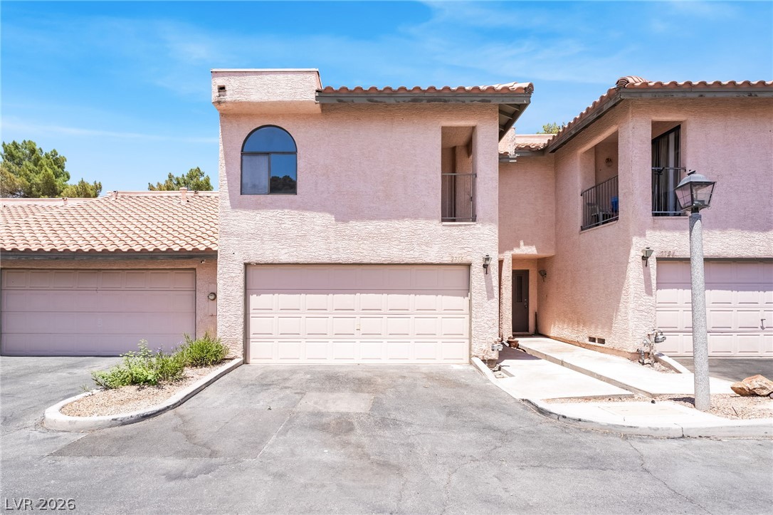 2716 Laguna Shores Lane Property Photo 4