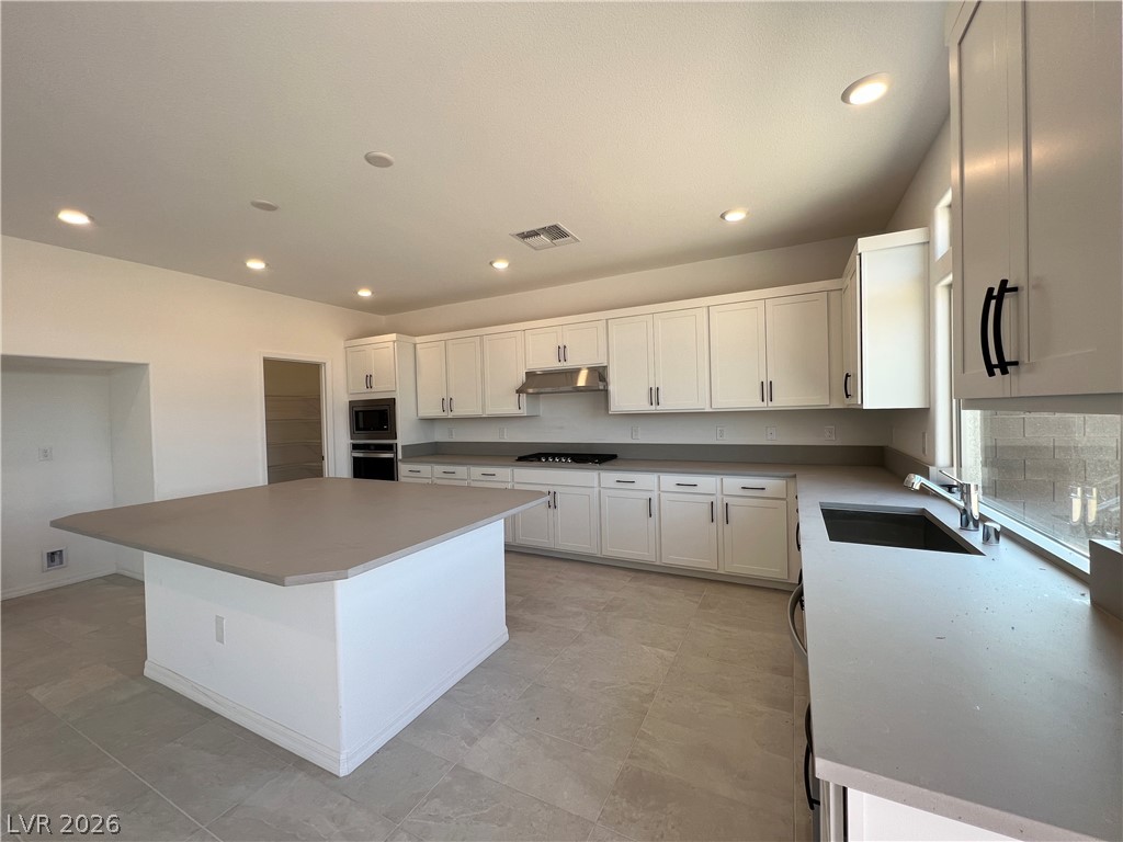 7129 Bold Rock Avenue Property Photo 4