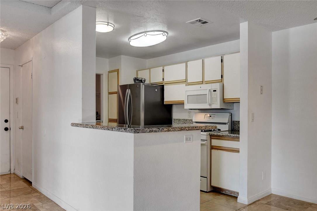 2200 South Fort Apache Road 2234 Property Photo 5