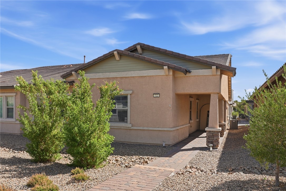 722 Orange Plume Walk Property Photo 2
