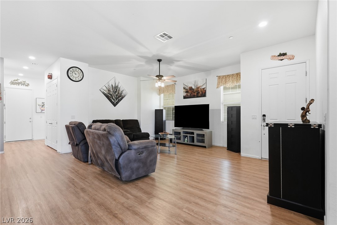 722 Orange Plume Walk Property Photo 4