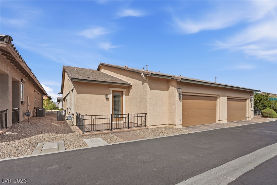 722 Orange Plume Walk Property Photo 24