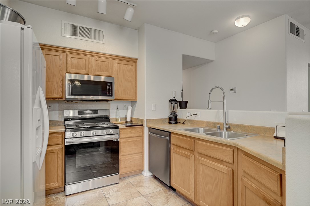 50 Aura De Blanco Street 11104 Property Photo 11