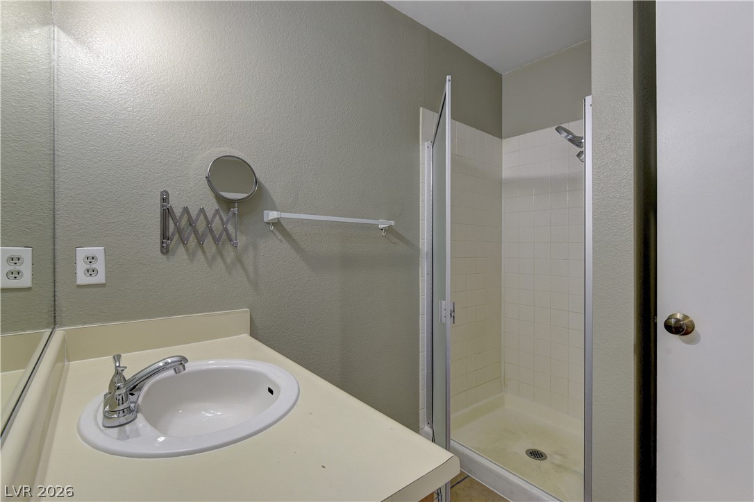 820 North Sloan Lane 203 Property Photo 14